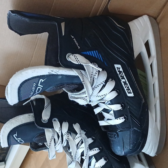 Bauer Vapor Volt Hockey Skates - Picture 2 of 6